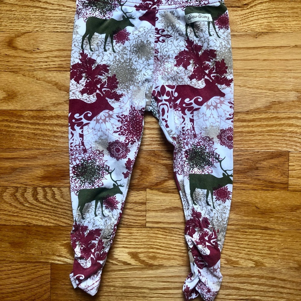 Sew Sassy Holiday Leggings Size 18M